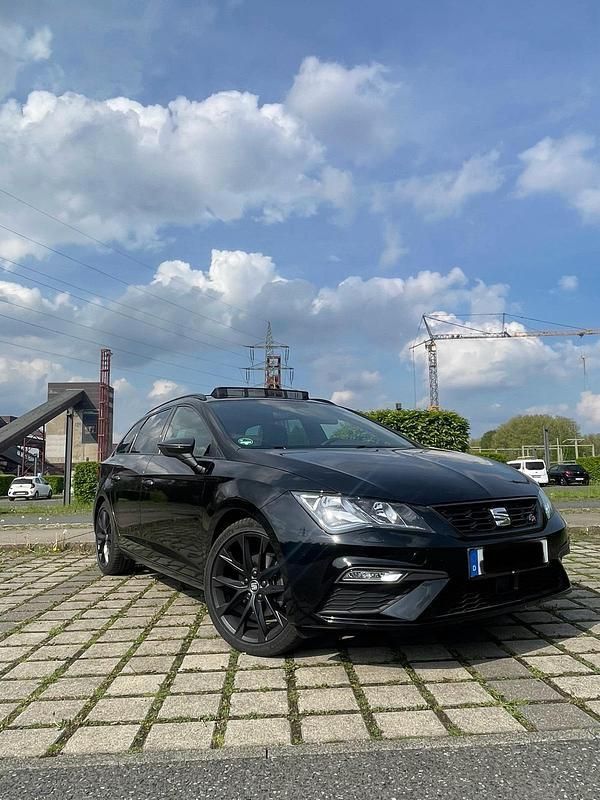 Schwarz Gebraucht 2020 Seat Leon FR Kombi | 19.000 € (Fairer Preis) - Bild 1/4
