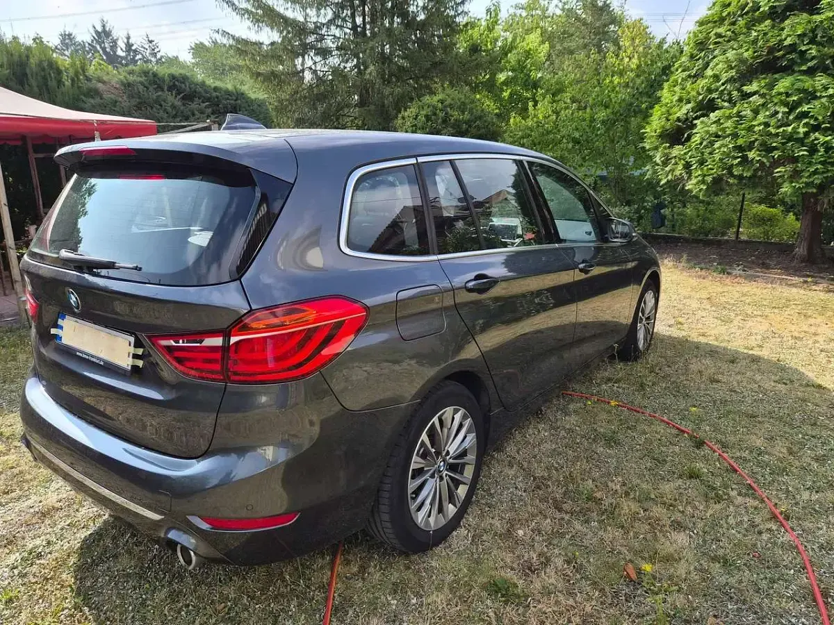 Gebraucht BMW 220 Gran Tourer Luxury Line 190 PS (139 kW) 2022 Grau Van / Kleinbus