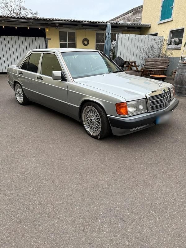 Gebraucht Mercedes 190 122 PS (89 kW) 1992 Silber Limousine