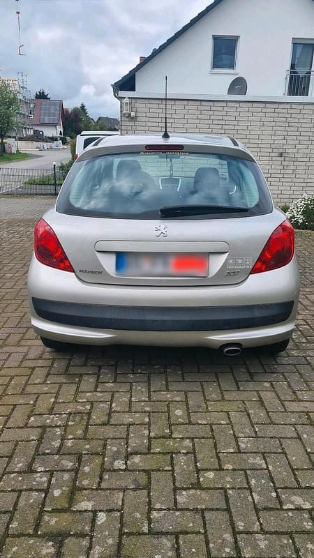 Gebraucht Peugeot 207 74 PS (54 kW) 2007 Grau Kleinwagen
