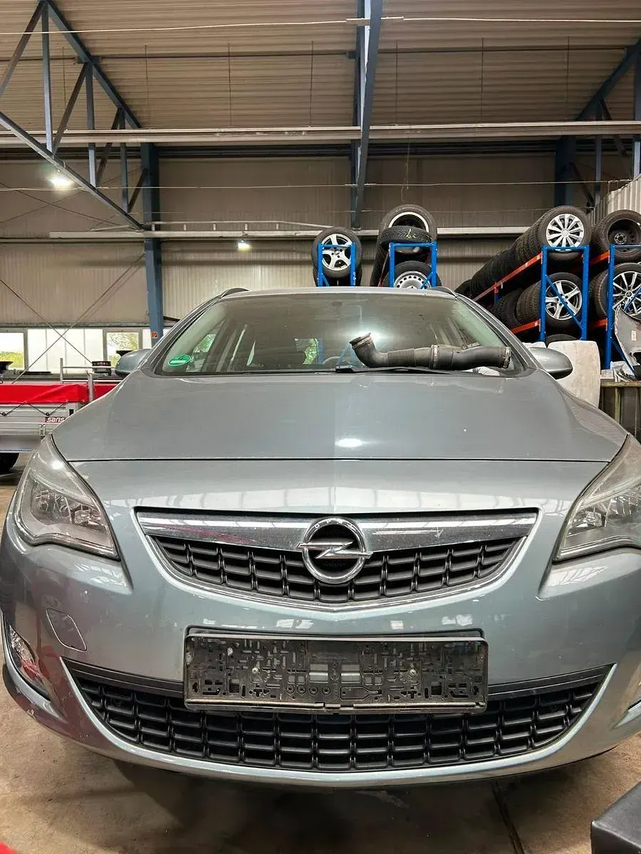 Gebraucht Opel Astra 125 PS (91 kW) 2011 Grau Limousine