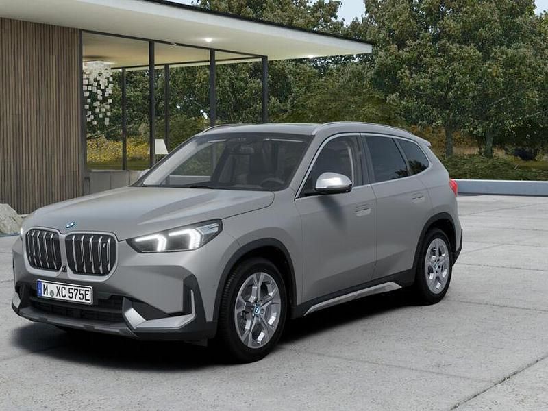 Gebraucht BMW iX1 Comfort Edition 225 kW (306 PS) 2023 Frozen pure grey metallic (grau) SUV