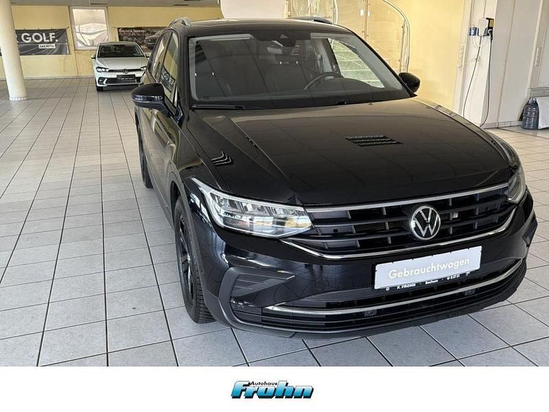Gebraucht VW Tiguan Active 150 PS (110 kW) 2021 Deepblack perleffekt (schwarz) SUV