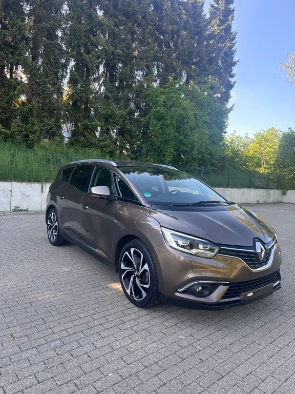 Braun Gebraucht 2017 Renault Scénic IV Bose Edition Van / Kleinbus | 14.800 € (Teuer) - Bild 1/4