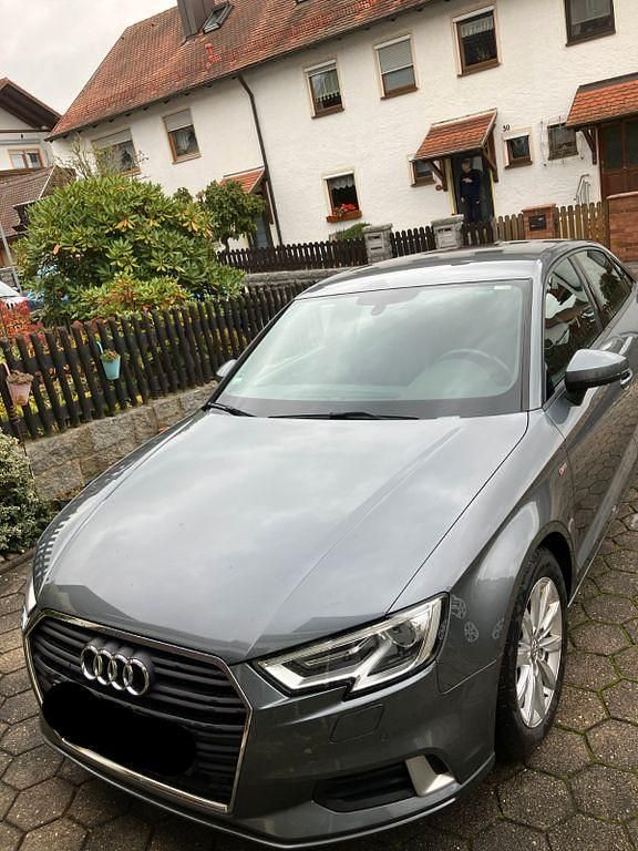 Gebraucht Audi A3 Sport 150 PS (110 kW) 2019 Grau Limousine