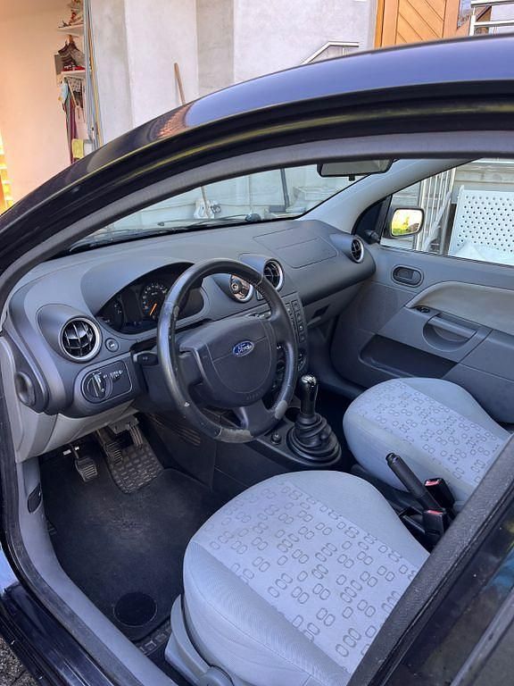 Usata Ford Fiesta 80 CV (58 kW) 2002 Nero Utilitaria