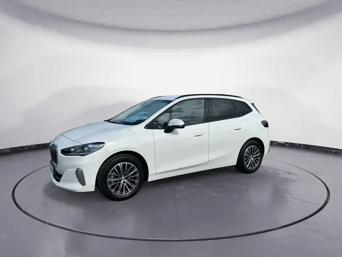 Gebraucht BMW 220 Active Tourer Sport Line 170 PS (125 kW) 2025 Weiß Van / Kleinbus