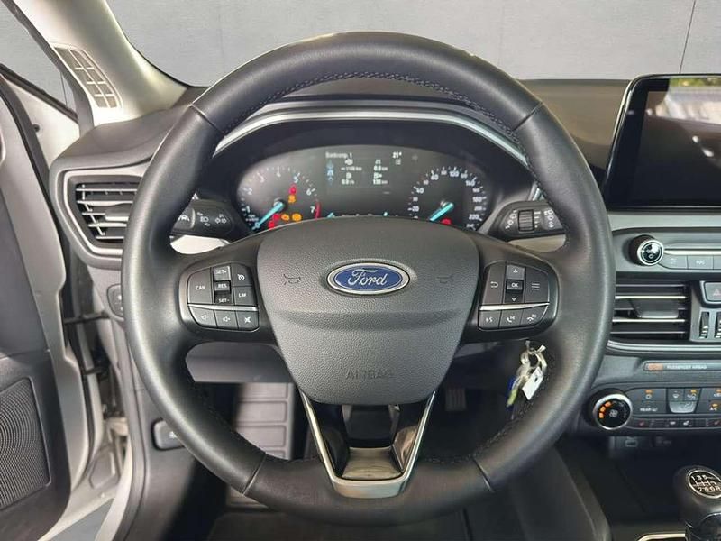 Gebraucht Ford Focus Cool & Connect 125 PS (91 kW) 2022 Moondust silber metallic Kombi
