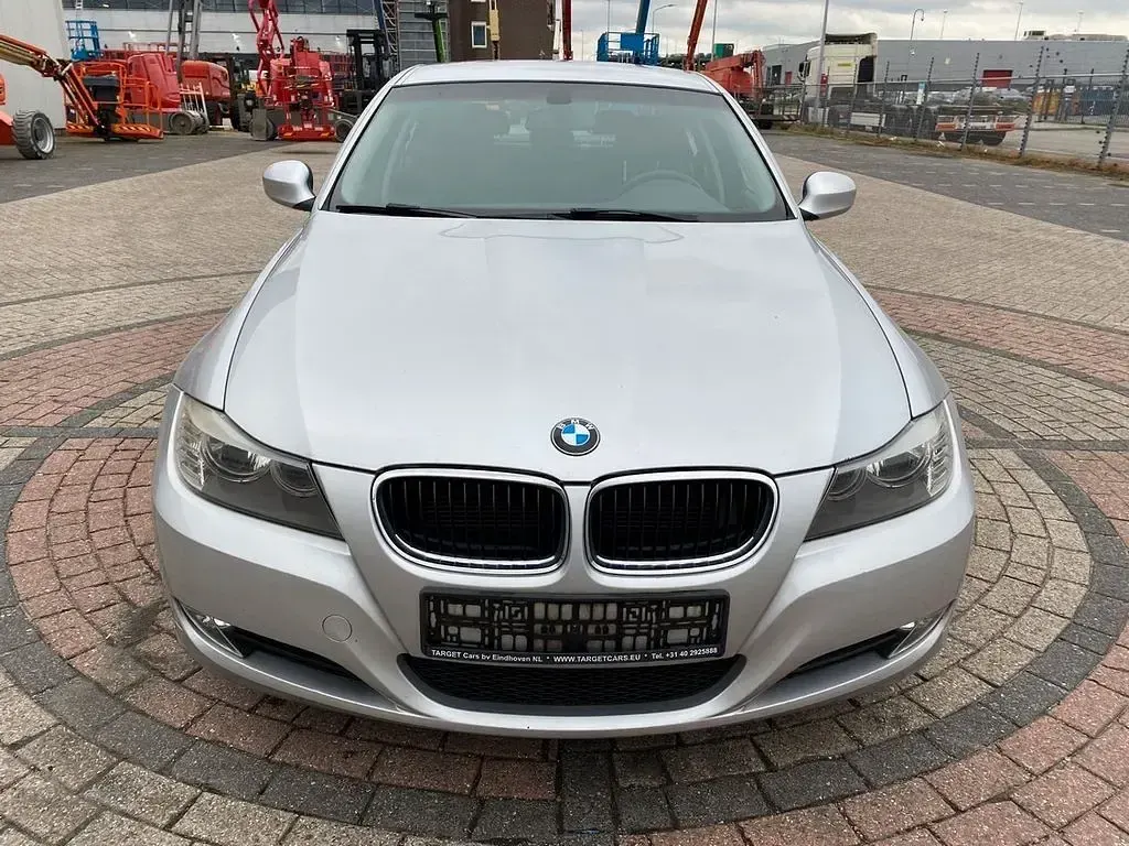 Gebraucht BMW 316 116 PS (85 kW) 2010 Silber Limousine