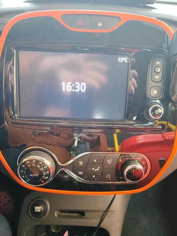 Gebraucht Renault Captur Luxe 90 PS (66 kW) 2015 Orange SUV