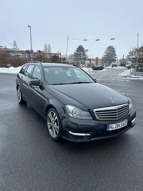Gebraucht Mercedes C220 170 PS (125 kW) 2012 Schwarz Limousine