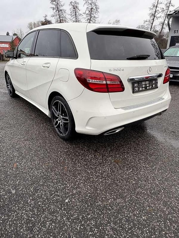 Gebraucht Mercedes B200 136 PS (100 kW) 2018 Calcitweiss  unilack Van / Kleinbus