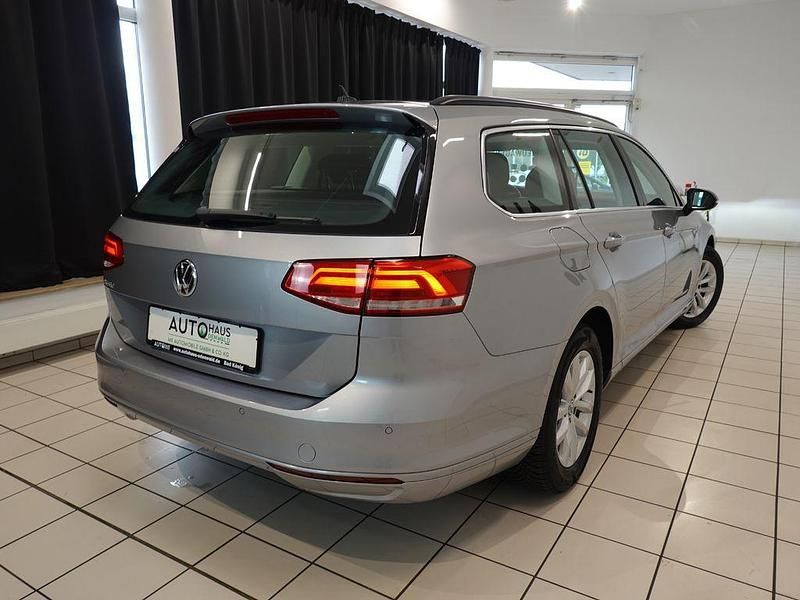 Gebraucht VW Passat 180 PS (132 kW) 2019 Silber Kombi