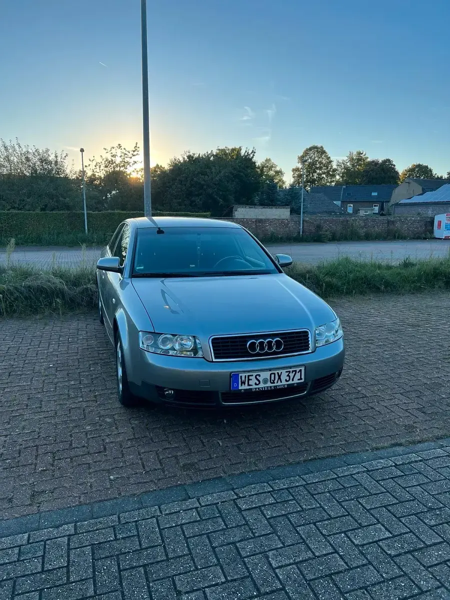 Gebraucht Audi A4 130 PS (95 kW) 2002 Silber Limousine