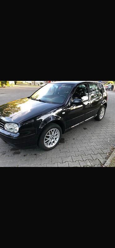 Schwarz Gebraucht 2003 VW Golf IV Kleinwagen | 1.850 € (Etwas zu teuer) - Bild 1/4