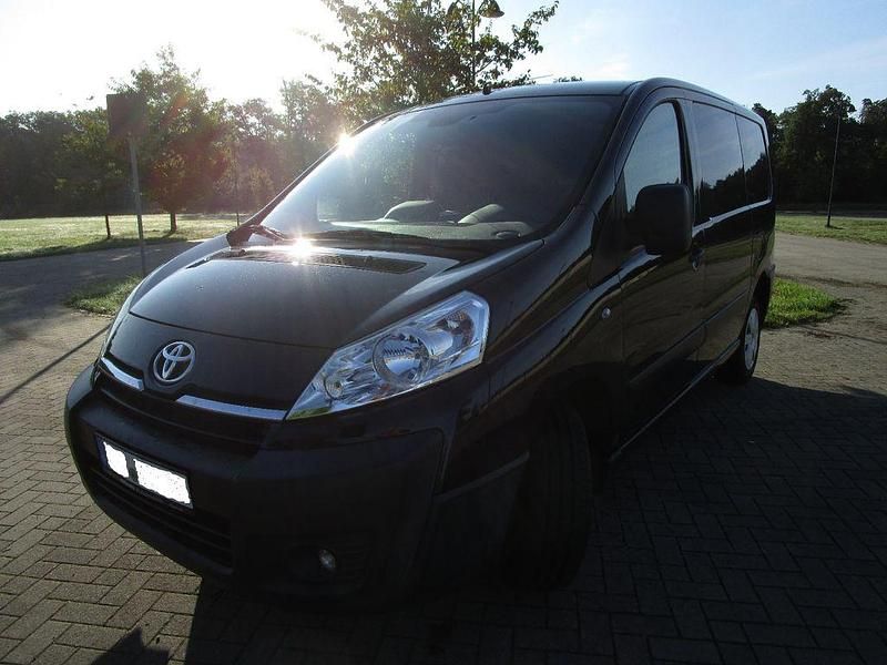 Schwarz Gebraucht 2015 Toyota Proace Van | 8.450 € (Fairer Preis) - Bild 1/4