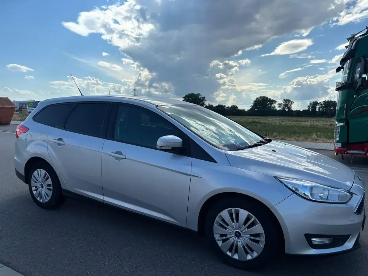 Gebraucht Ford Focus Trend 120 PS (88 kW) 2016 Grau Limousine