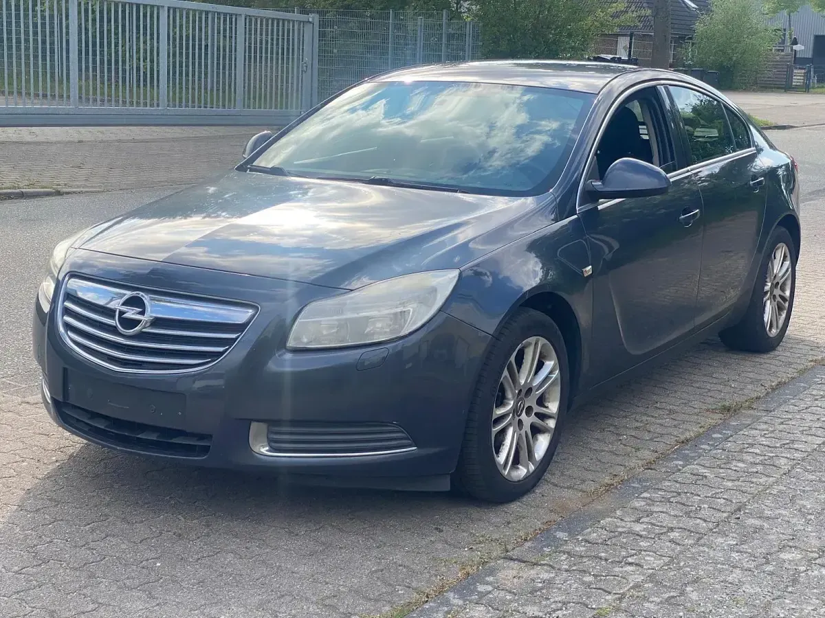 Gebraucht Opel Insignia 150 PS (110 kW) 2010 Blau Limousine