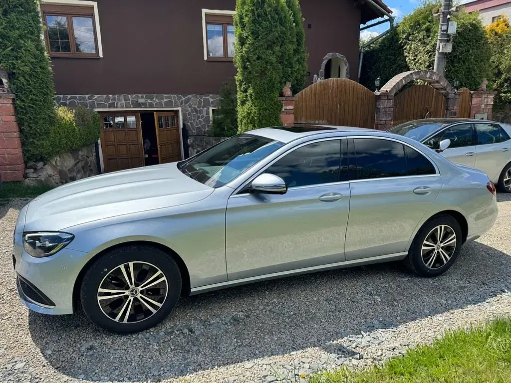 Gebraucht Mercedes E220 194 PS (142 kW) 2021 Silber Limousine