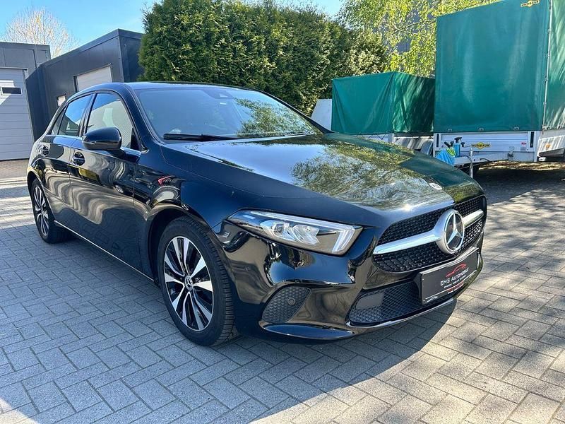 Gebraucht Mercedes A180 136 PS (100 kW) 2021 Schwarz Limousine