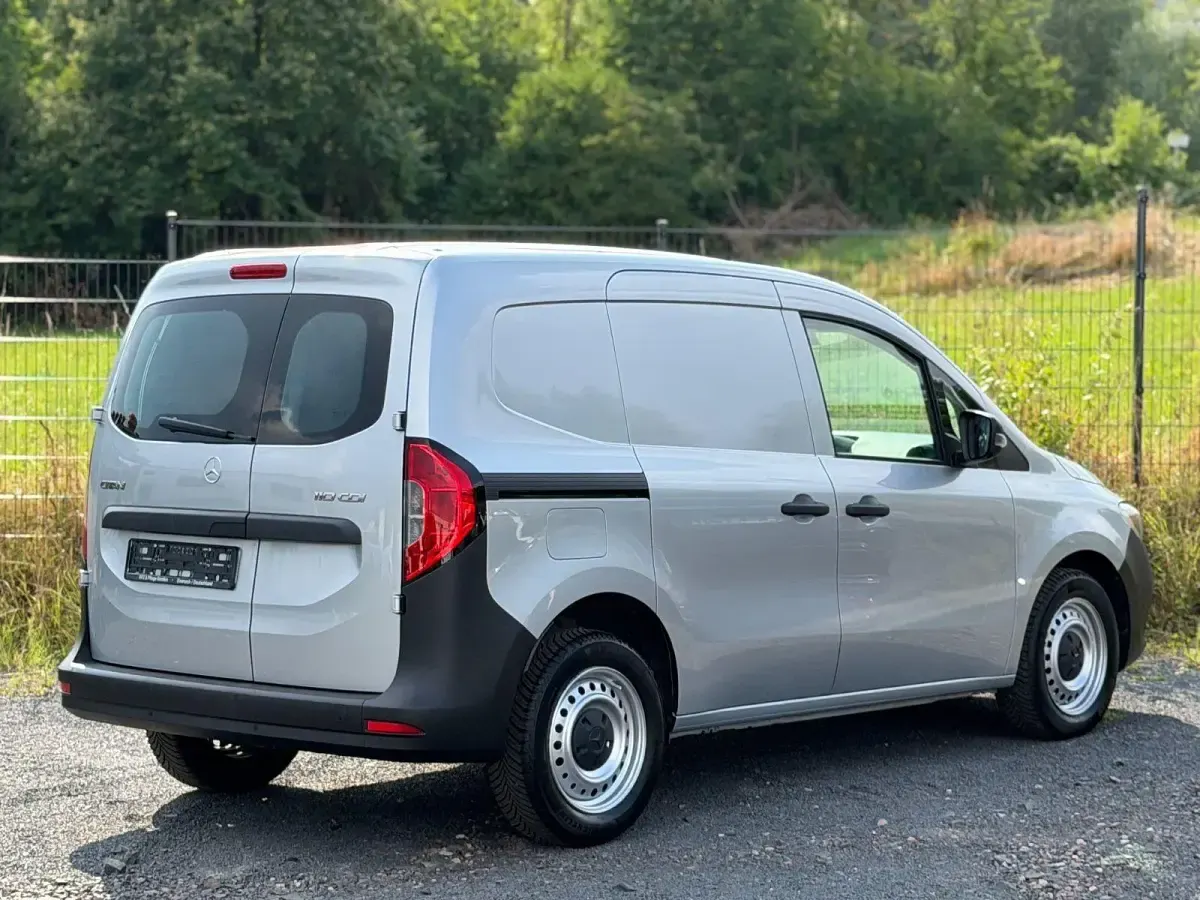Gebraucht Mercedes Citan 110 95 PS (69 kW) 2022 Silber Van / Kleinbus