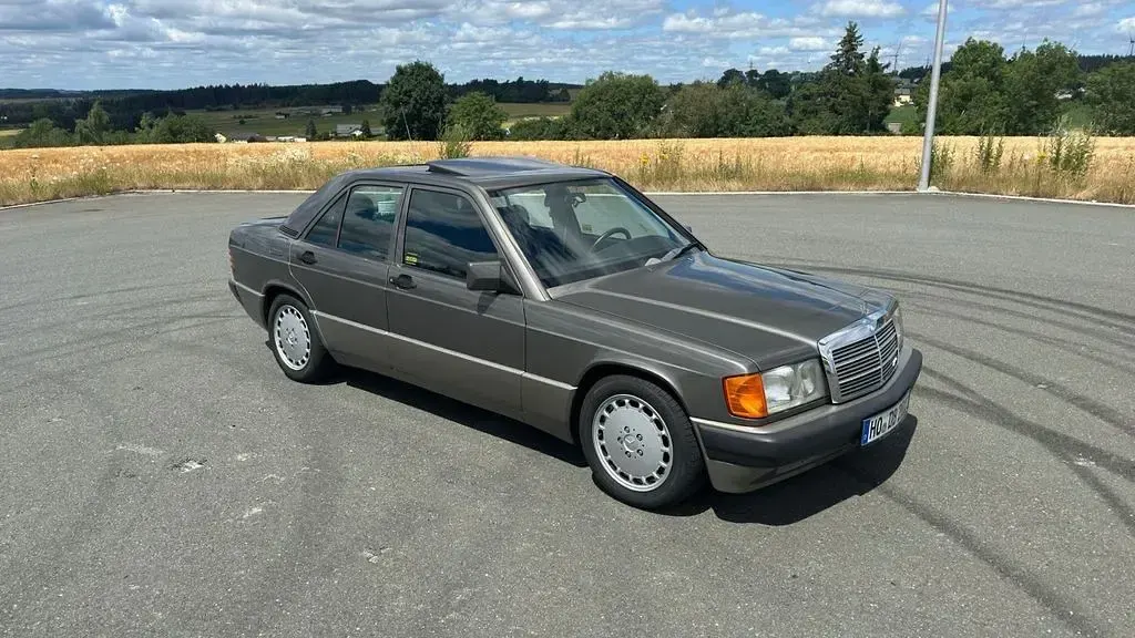 Gebraucht Mercedes 190 118 PS (86 kW) 1990 Grau Limousine