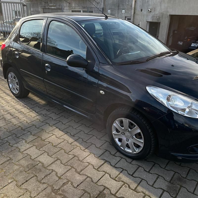 Gebraucht Peugeot 206+ 60 PS (44 kW) 2009 Grau Kleinwagen