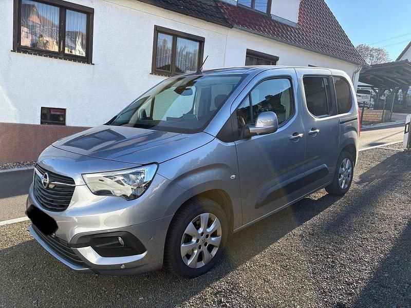 Grau Gebraucht 2019 Opel Combo Life Edition Van / Kleinbus | 12.900 € (Guter Preis) - Bild 1/4