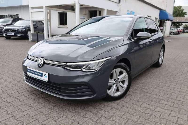 Dolphin gray metallic Gebraucht 2021 VW Golf VIII Life Limousine | 19.970 € (Fairer Preis) - Bild 1/2