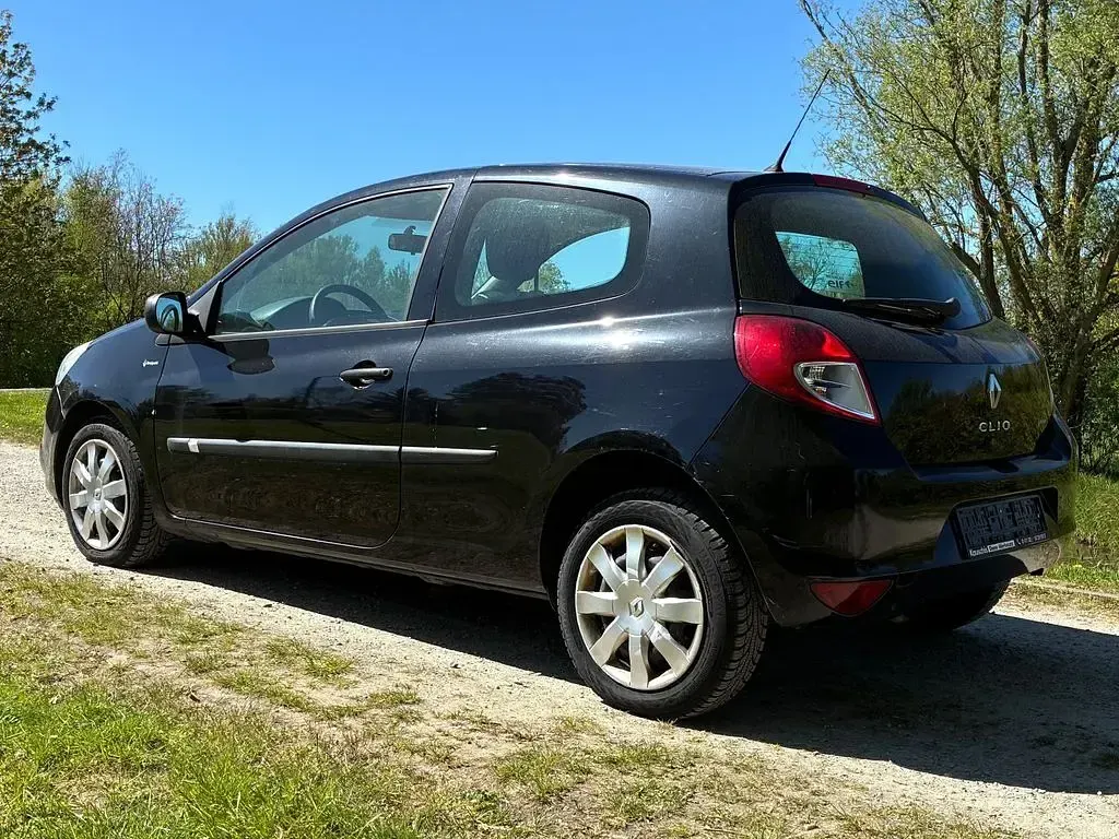 Używany Renault Clio III 75 KM (55 kW) 2012 Czarny Hatchback
