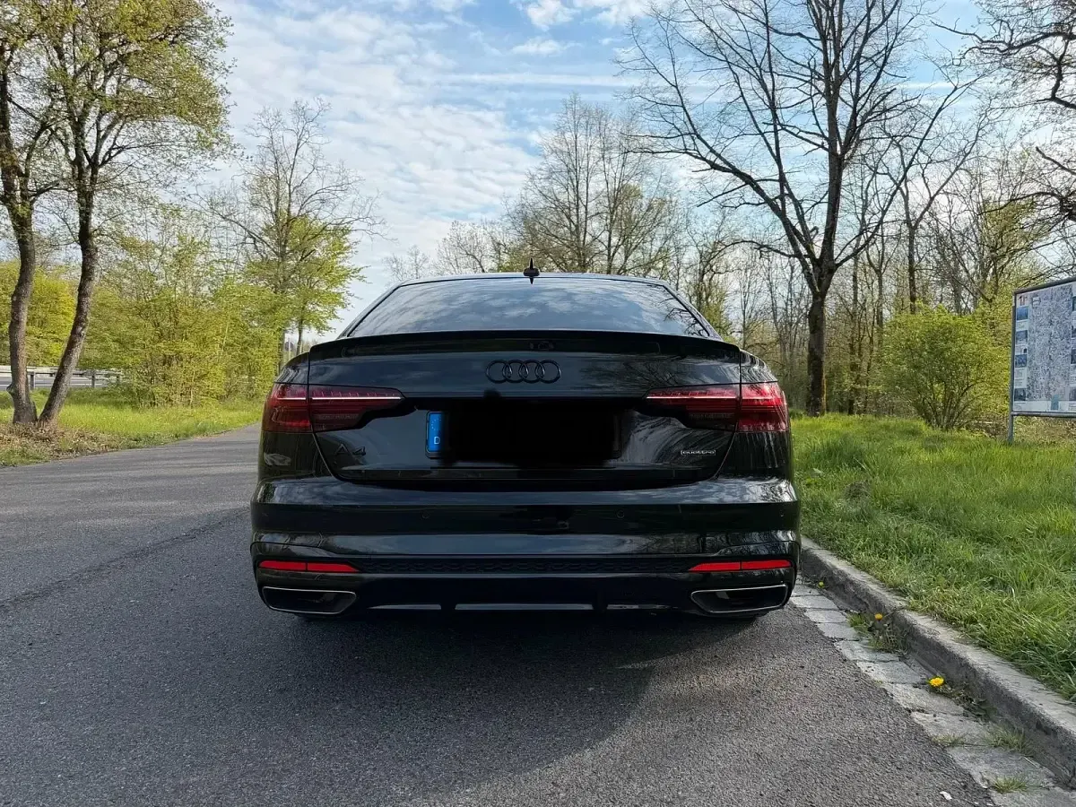 Gebraucht Audi A4 Ambiente 204 PS (150 kW) 2023 Schwarz Limousine