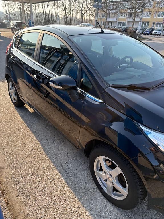 Gebraucht Ford Fiesta Celebration 101 PS (74 kW) 2014 Schwarz Kleinwagen