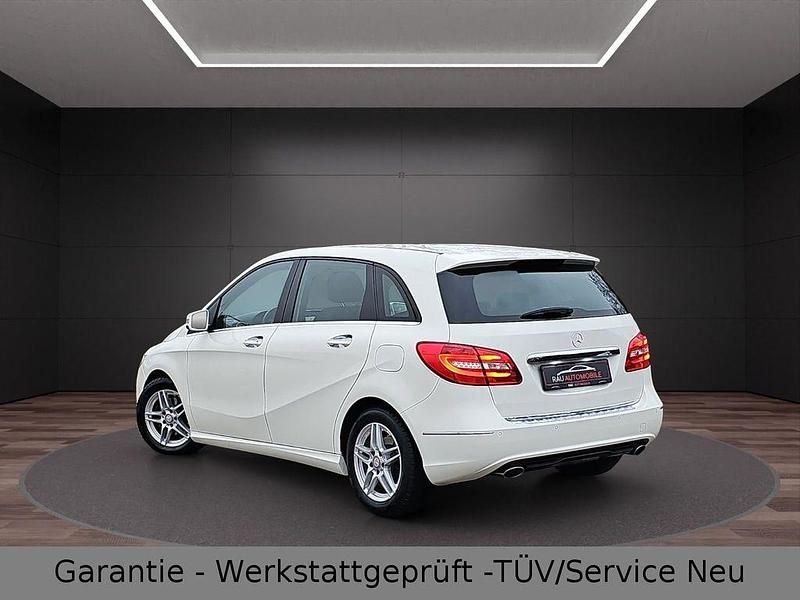 Gebraucht Mercedes B180 109 PS (80 kW) 2014 Weiß Van / Kleinbus