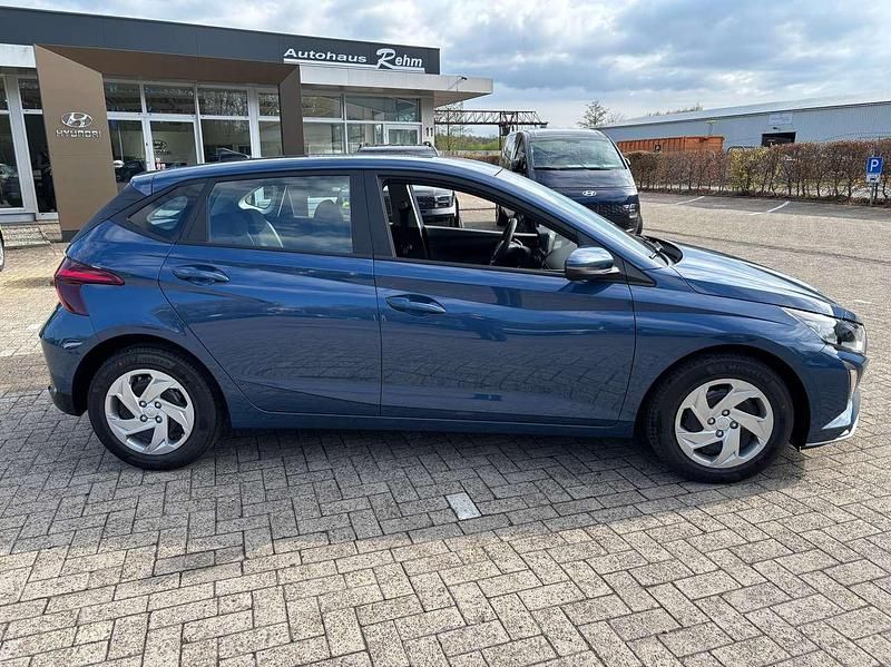 Neu Hyundai i20 90 PS (66 kW) 2026 Vibrant blue Kleinwagen