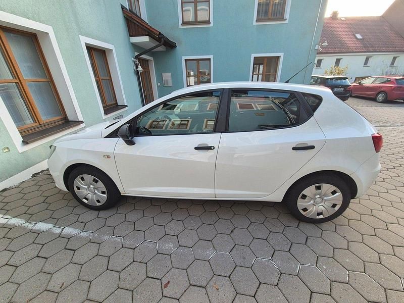 Weiß Gebraucht 2014 Seat Ibiza Kleinwagen | 3.800 € (Guter Preis) - Bild 1/4