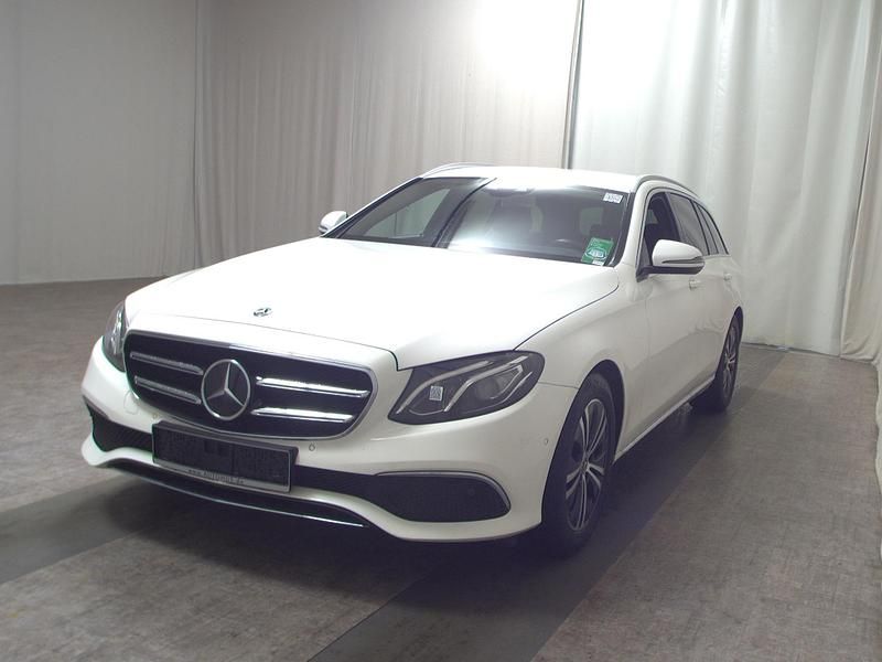Gebraucht Mercedes E220 Avantgarde 194 PS (142 kW) 2019 Weiss Kombi