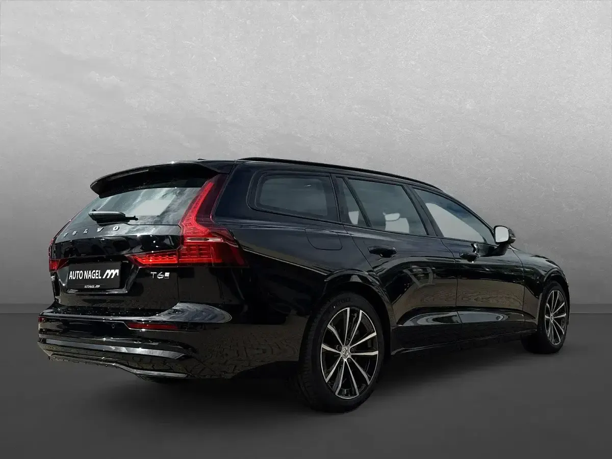 Gebraucht Volvo V60 Plus 398 PS (292 kW) 2024 Onyx black (metallic) Kombi