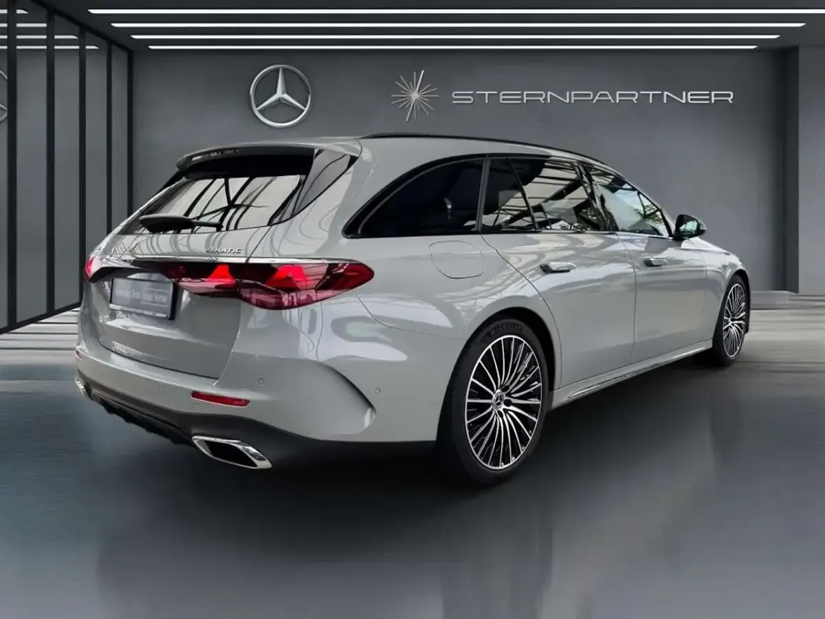 Gebraucht Mercedes E300 AMG 197 PS (144 kW) 2024 Grau Limousine