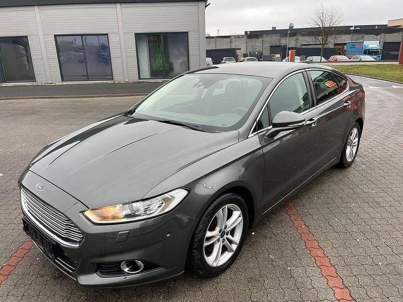 Grau Gebraucht 2015 Ford Mondeo Titanium Limousine | 5.900 € - Bild 1/4