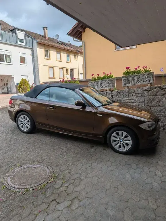 Gebraucht BMW 120 Cabriolet 170 PS (125 kW) 2011 Braun Cabrio