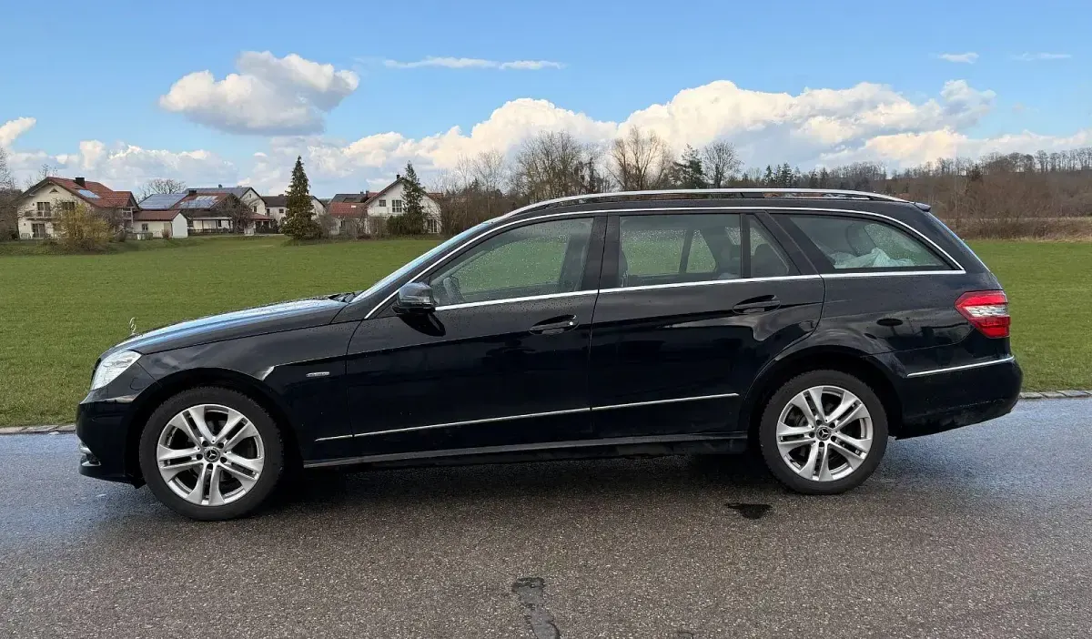 Gebraucht Mercedes E200 Avantgarde 184 PS (135 kW) 2012 Schwarz Kombi
