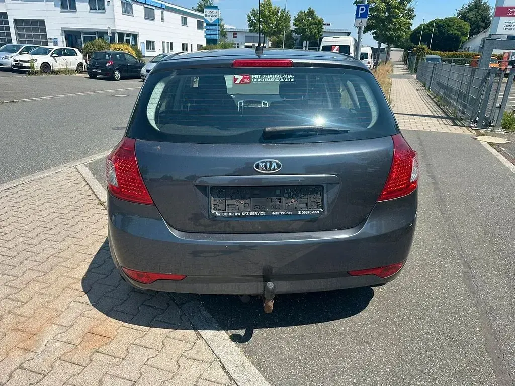Gebraucht Kia Ceed Vision 125 PS (91 kW) 2011 Grau Kleinwagen