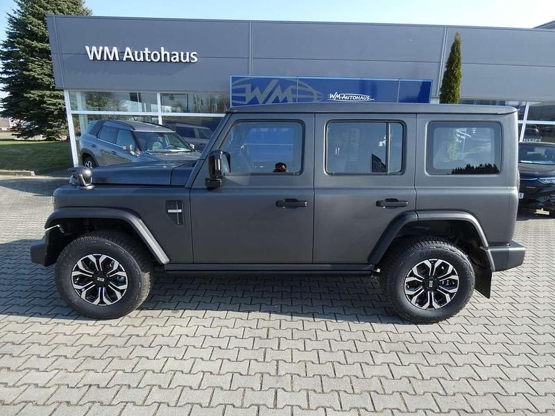 Neu BAW 212 166 PS (122 kW) 2026 Grau matt SUV