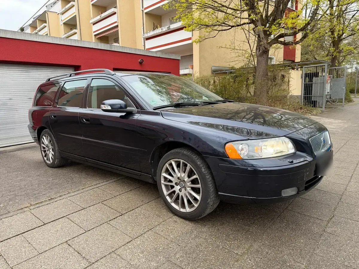 Używany Volvo V70 170 KM (125 kW) 2006 Niebieski Kombi