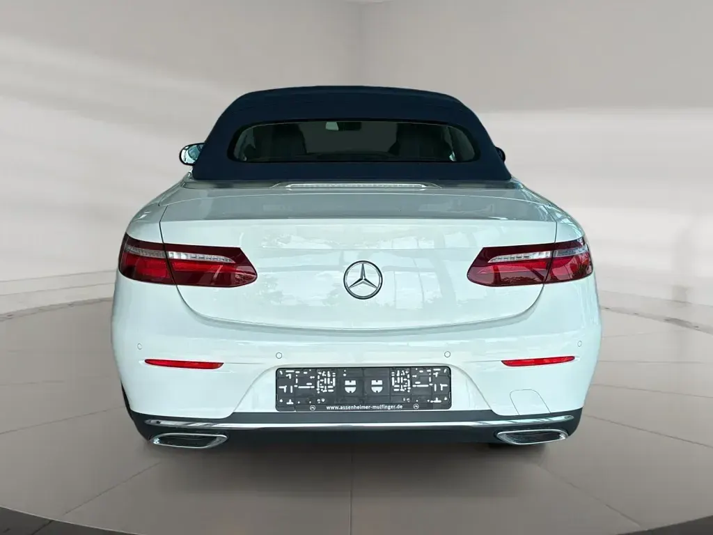 Gebraucht Mercedes E200 Avantgarde 184 PS (135 kW) 2019 Unilack polarweiss Cabrio