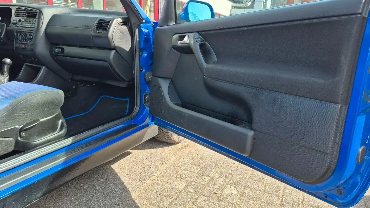 Occasion VW Golf 101 ch (74 kW) 2000 Bleue Cabriolet
