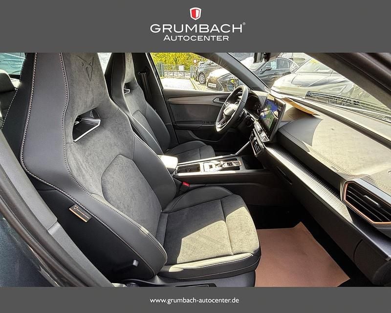 Neu Cupra Leon VZ 333 PS (244 kW) 2025 S7 magnetic tech metallic Kombi