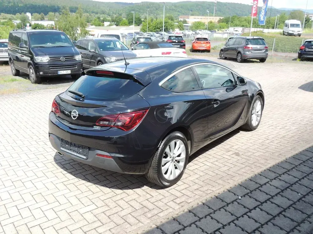 Gebraucht Opel Astra GTC 140 PS (102 kW) 2015 Schwarz Coupé