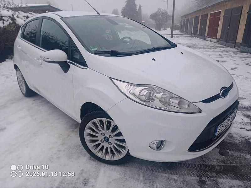 Gebraucht Ford Fiesta 60 PS (44 kW) 2011 Weiß Kleinwagen