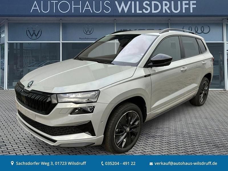 Grau Neu 2025 Skoda Karoq SportLine SUV | 35.480 € (Fairer Preis) - Bild 1/1